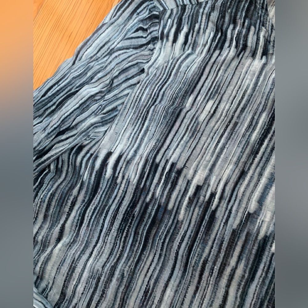 Cloth and Stone Top - Picture 3 of 10